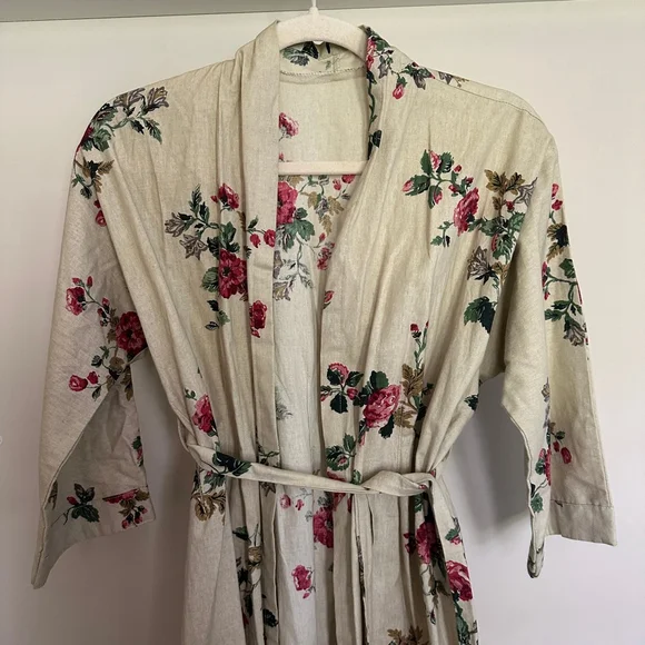 Handmade Women’s Floral Robe Linen Blend Tan/Red Size M Wrap Belted Kimono Style - Picture 3 of 10